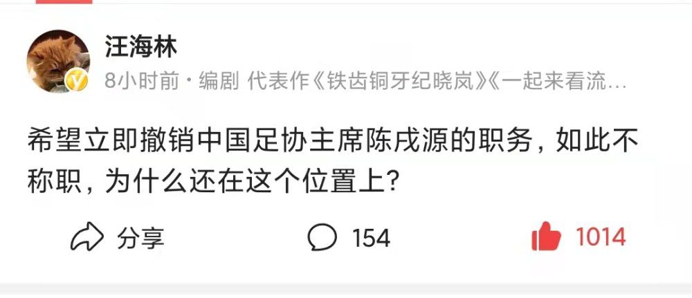 入组几个月前，他就全情投入地阅读了几乎所有与李达相关的历史资料，研读之余还不断和黄建新导演讨论，达成创作统一